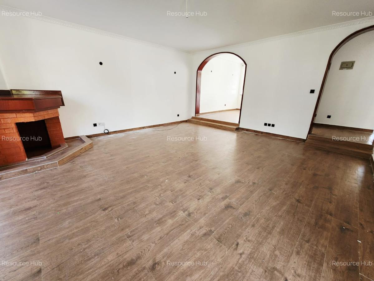 4 Bed Townhouse with En Suite at Lavington - 4