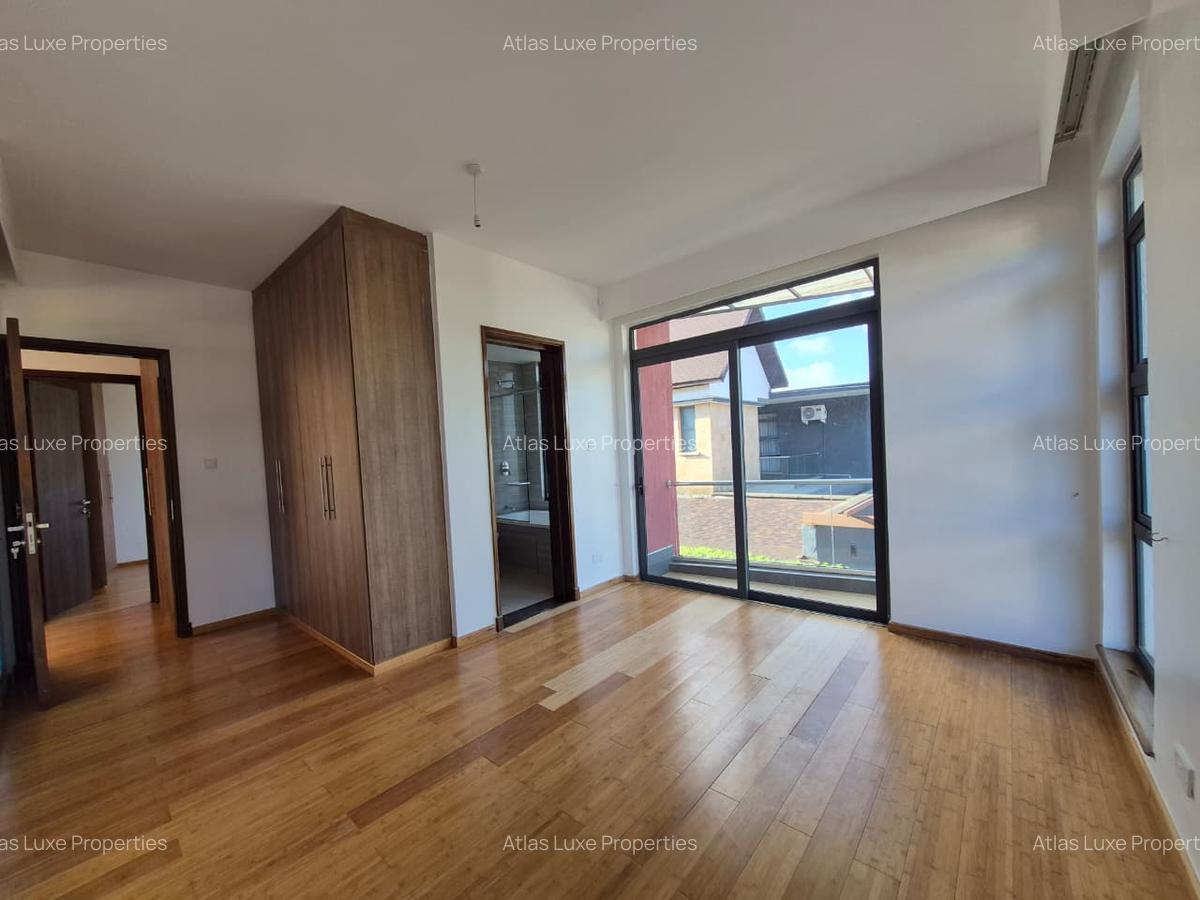 4 Bed Townhouse with En Suite in Garden Estate - 5