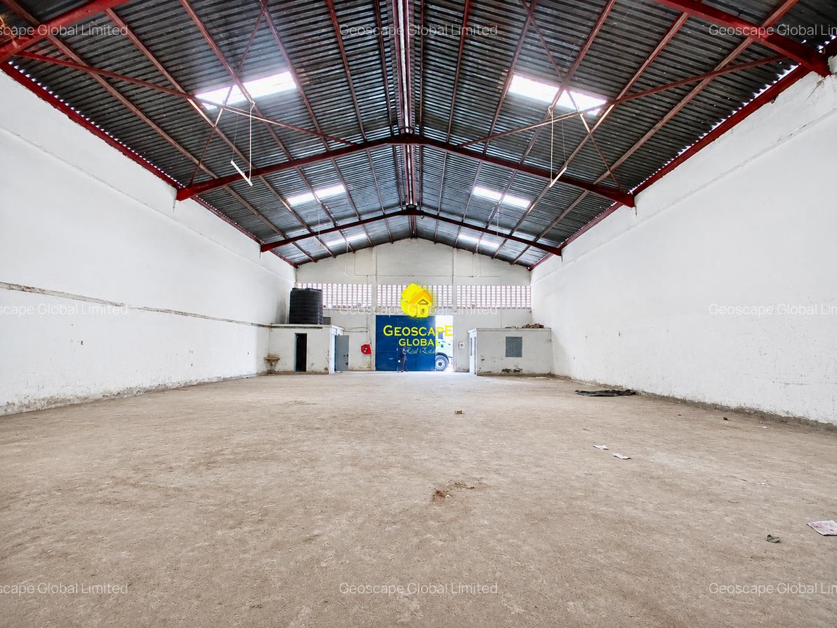 5,000 ft² Warehouse with Fibre Internet in Industrial Area - 3