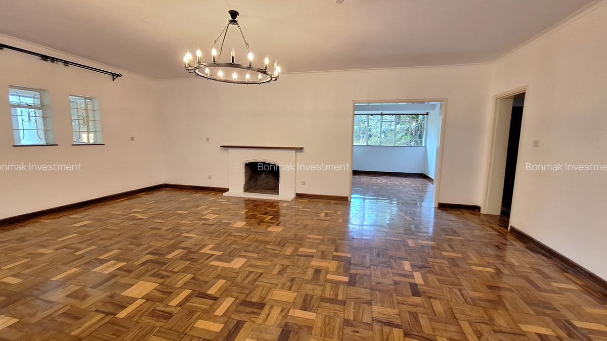 4 Bed House with En Suite at Spring Valley - 5