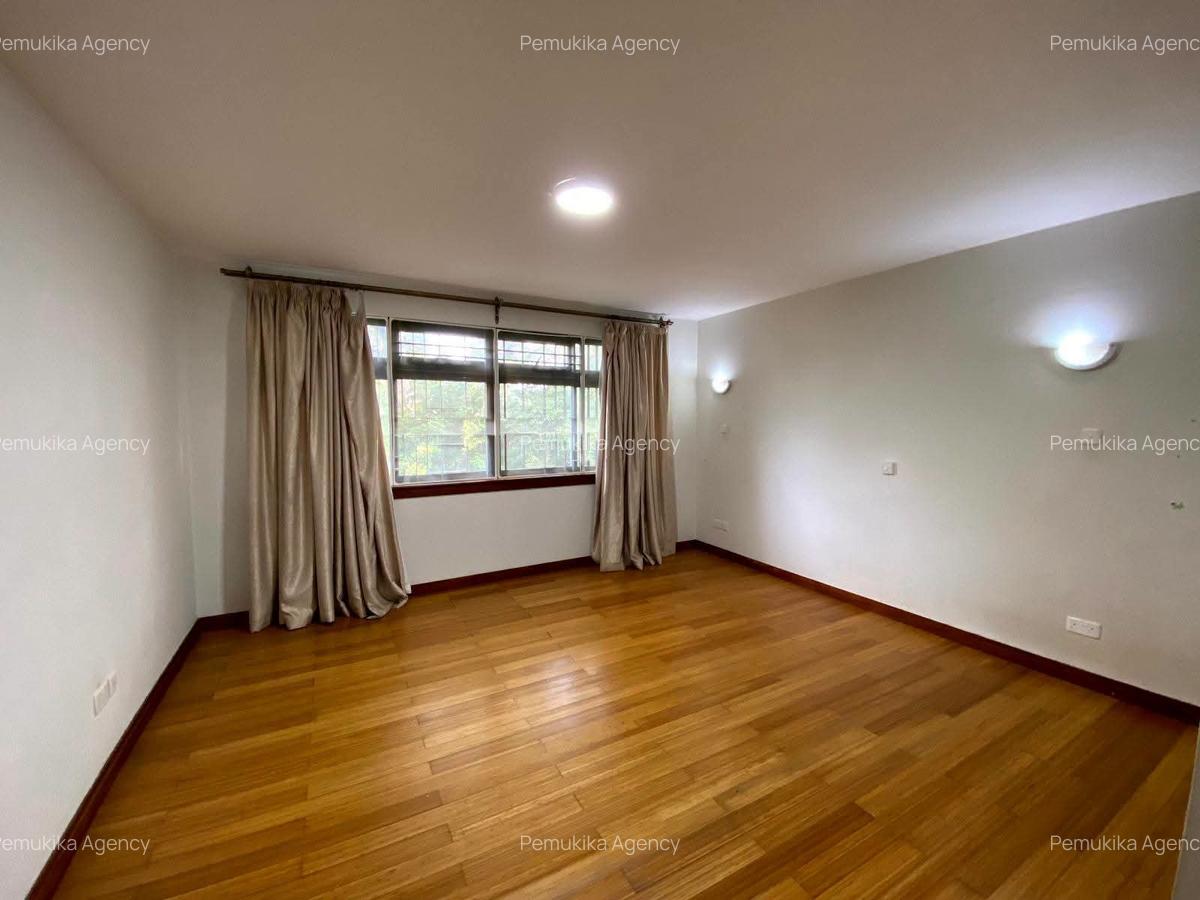 5 Bed Townhouse with En Suite in Spring Valley - 9