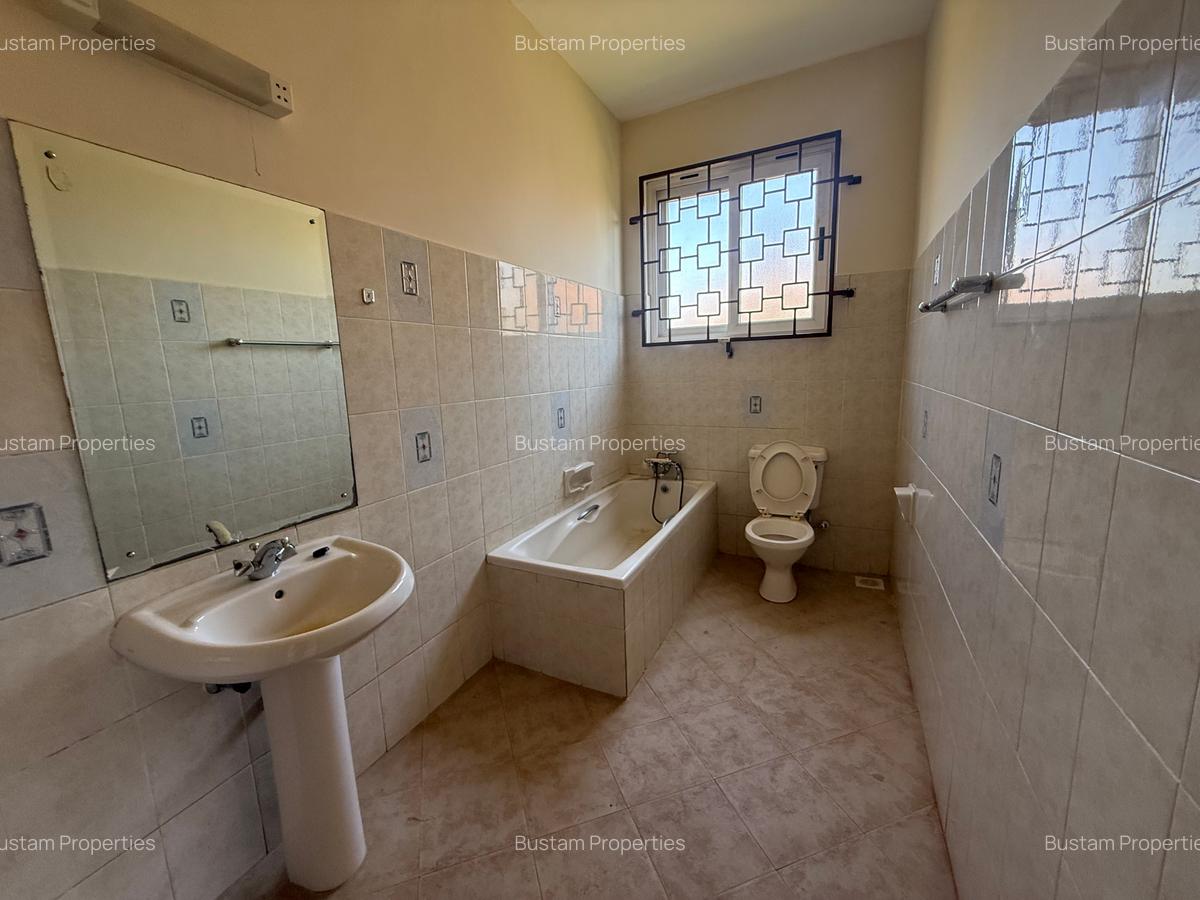 5 Bed Townhouse with En Suite in Lavington - 6