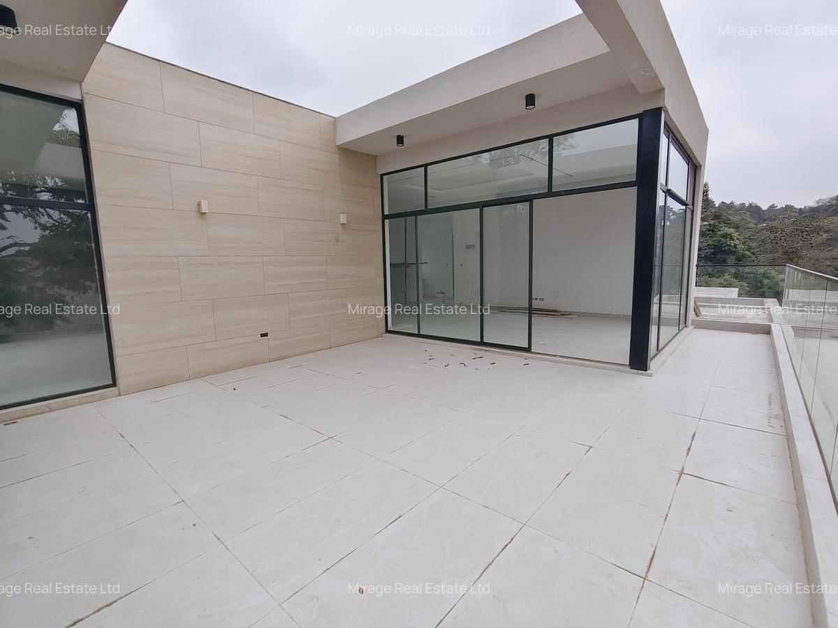6 Bed Villa with En Suite in Lavington - 11
