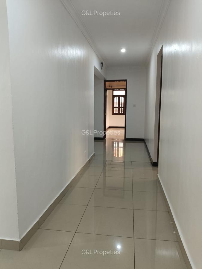 3 Bed Apartment with En Suite at Links Road - 17