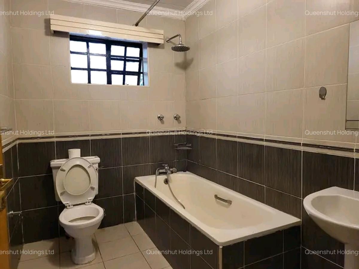 4 Bed House with En Suite at Loresho Crescent - 6