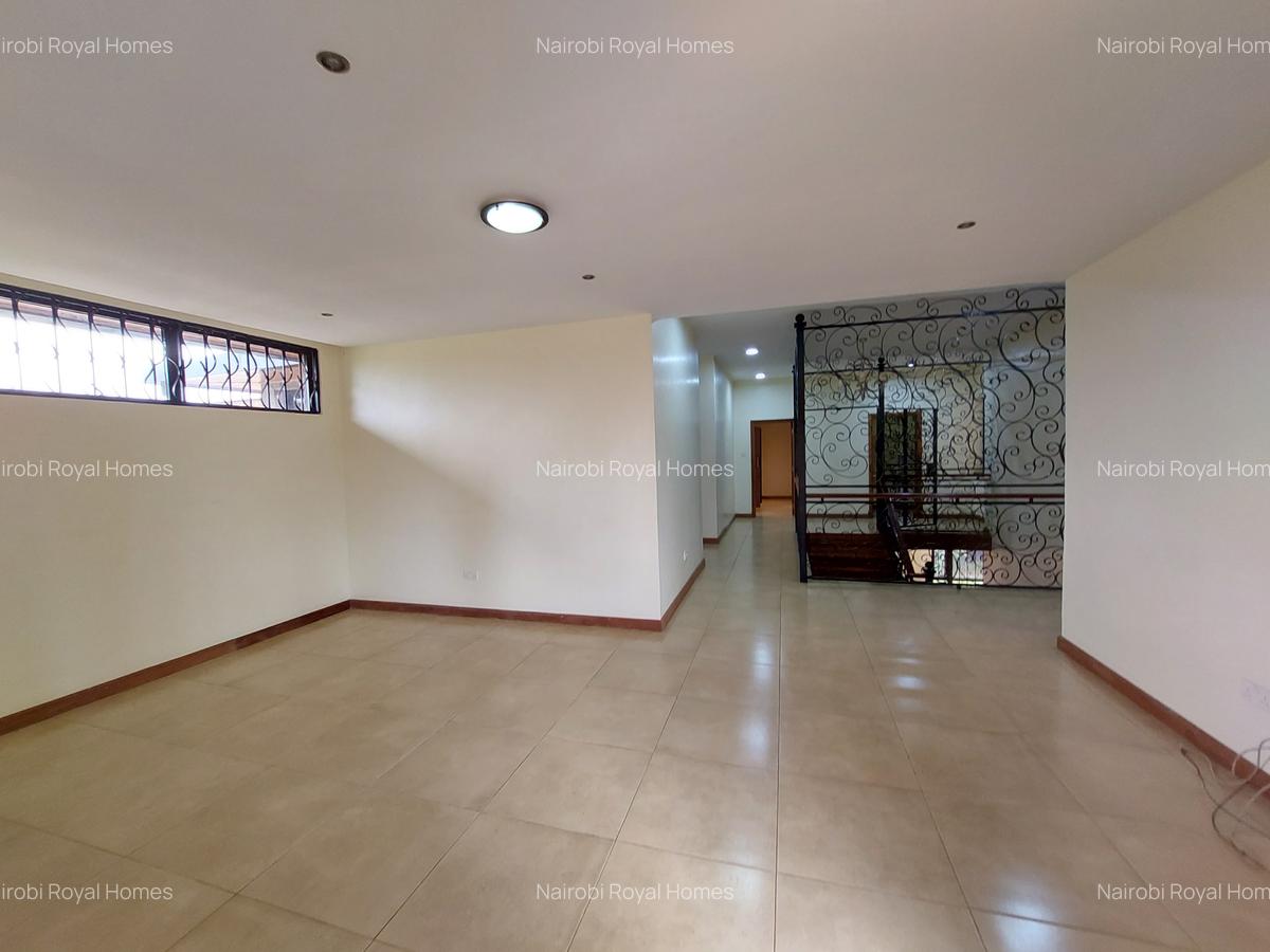 5 Bed Townhouse with En Suite at Runda Mumwe - 14