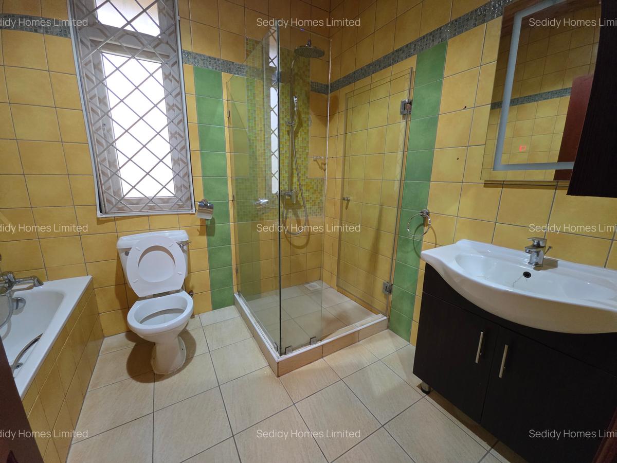 5 Bed Townhouse with Staff Quarters in Rosslyn - 19