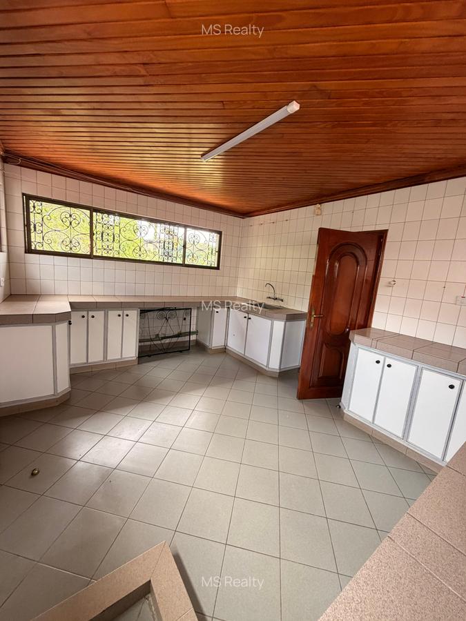 5 Bed House with En Suite in Gigiri - 9