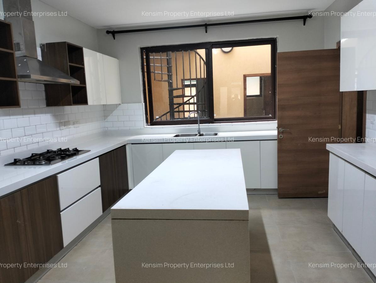 4 Bed Townhouse with En Suite in Lavington - 6
