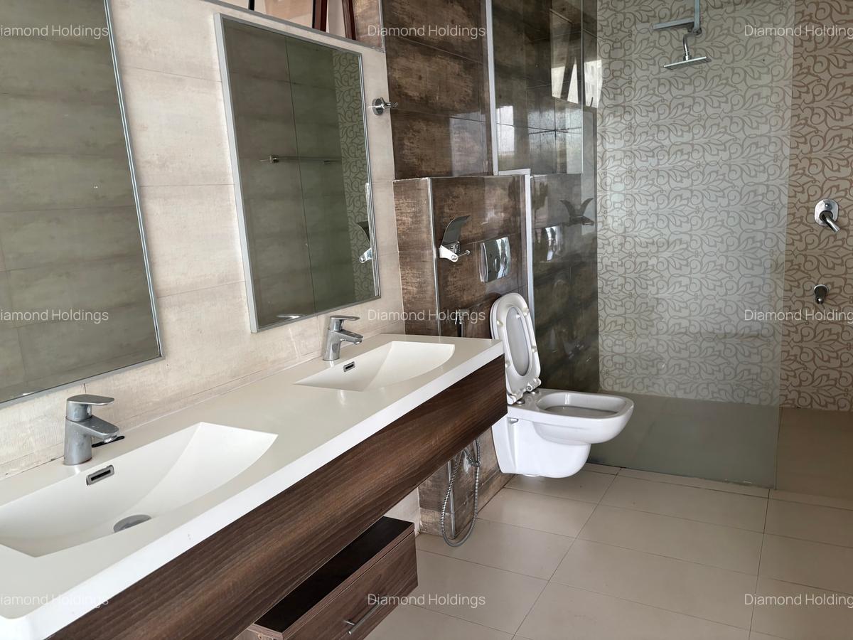4 Bed Apartment with En Suite at Parklands - 16