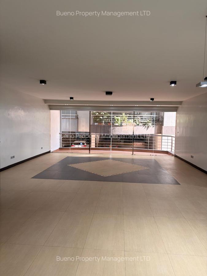 3 Bed Apartment with Swimming Pool in Riverside - 1