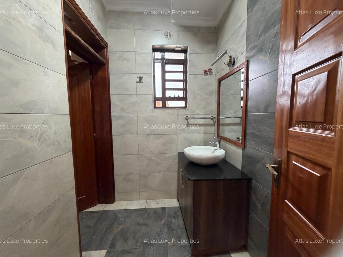 5 Bed House with En Suite at Mushroom Gardens - 7