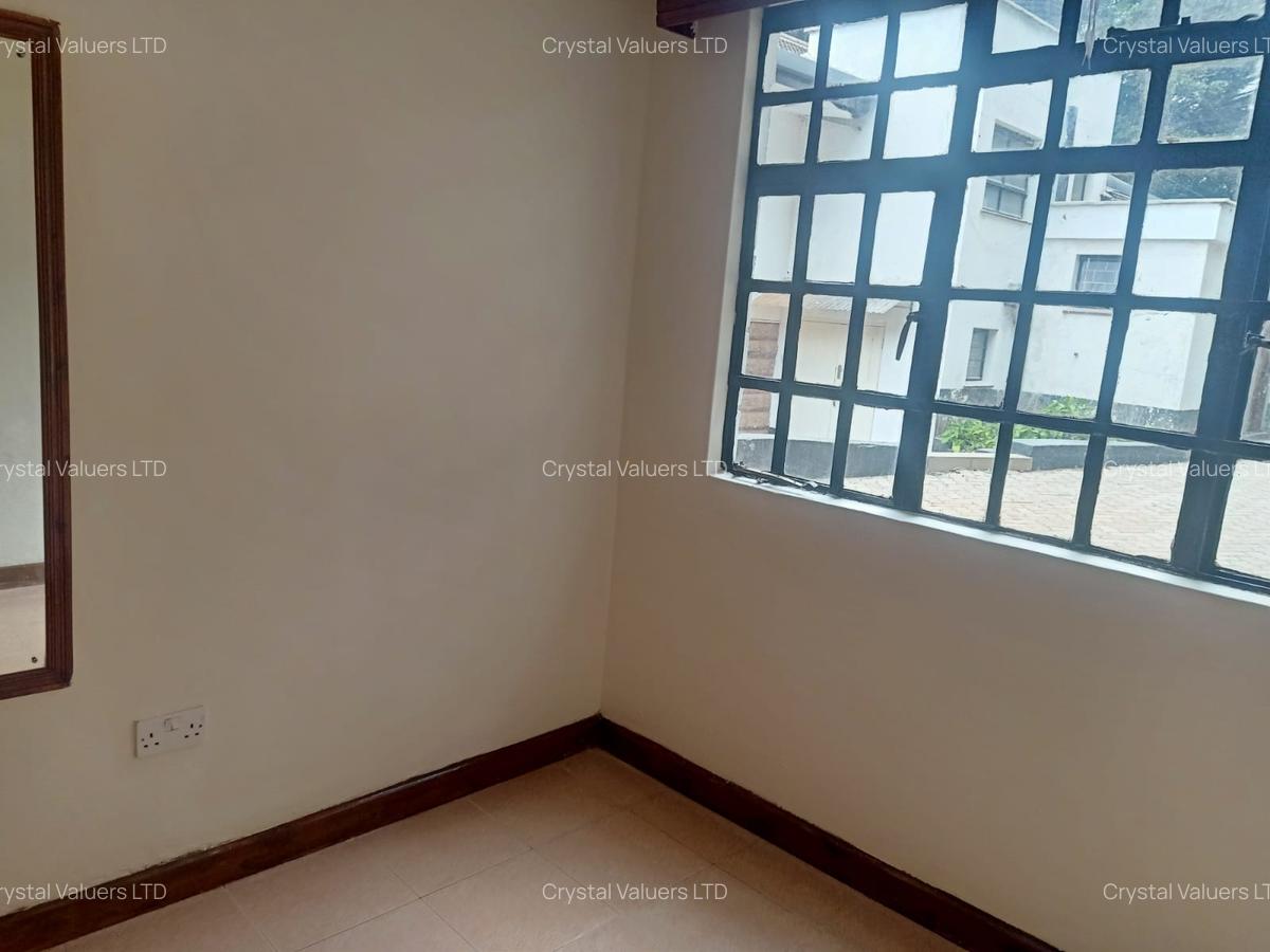 1 Bed House with Garden in Lavington - 2