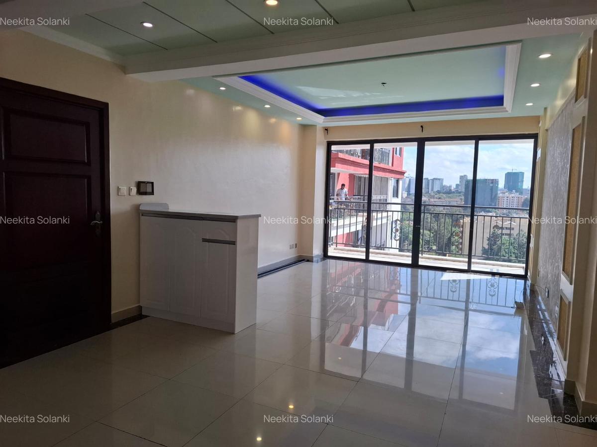 3 Bed Apartment with En Suite at Dennis Pritt Road - 5