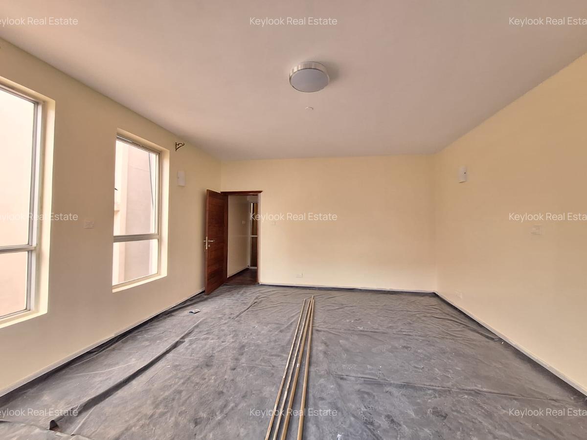 5 Bed Townhouse with En Suite at Lavington Green - 10