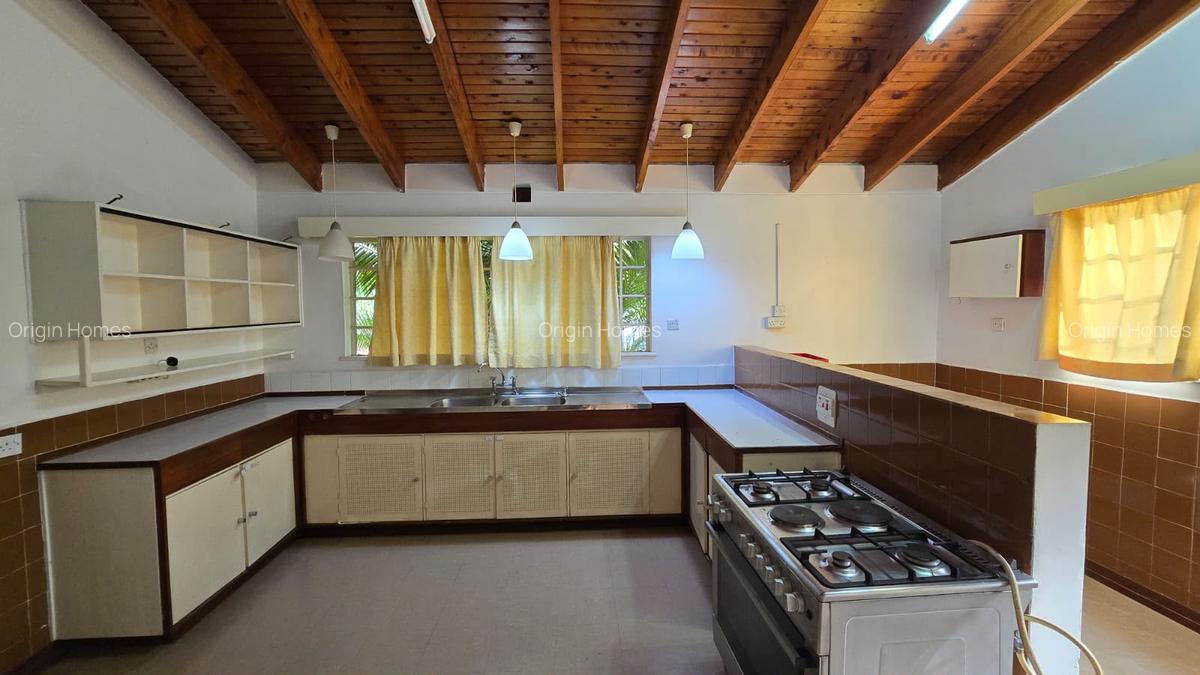 4 Bed House with En Suite at Runda - 3