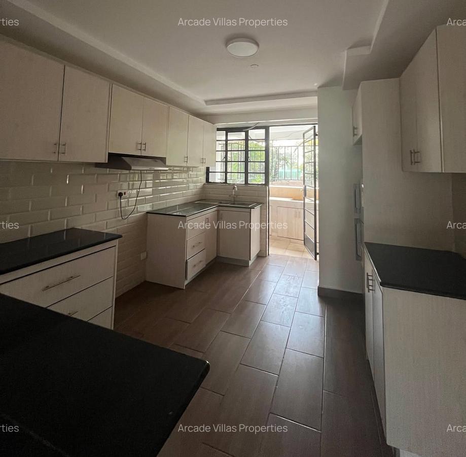 3 Bed Apartment with En Suite in Riverside - 5