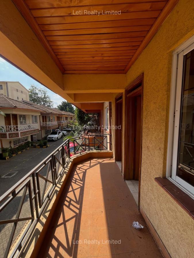 5 Bed Townhouse with En Suite in Lavington - 2
