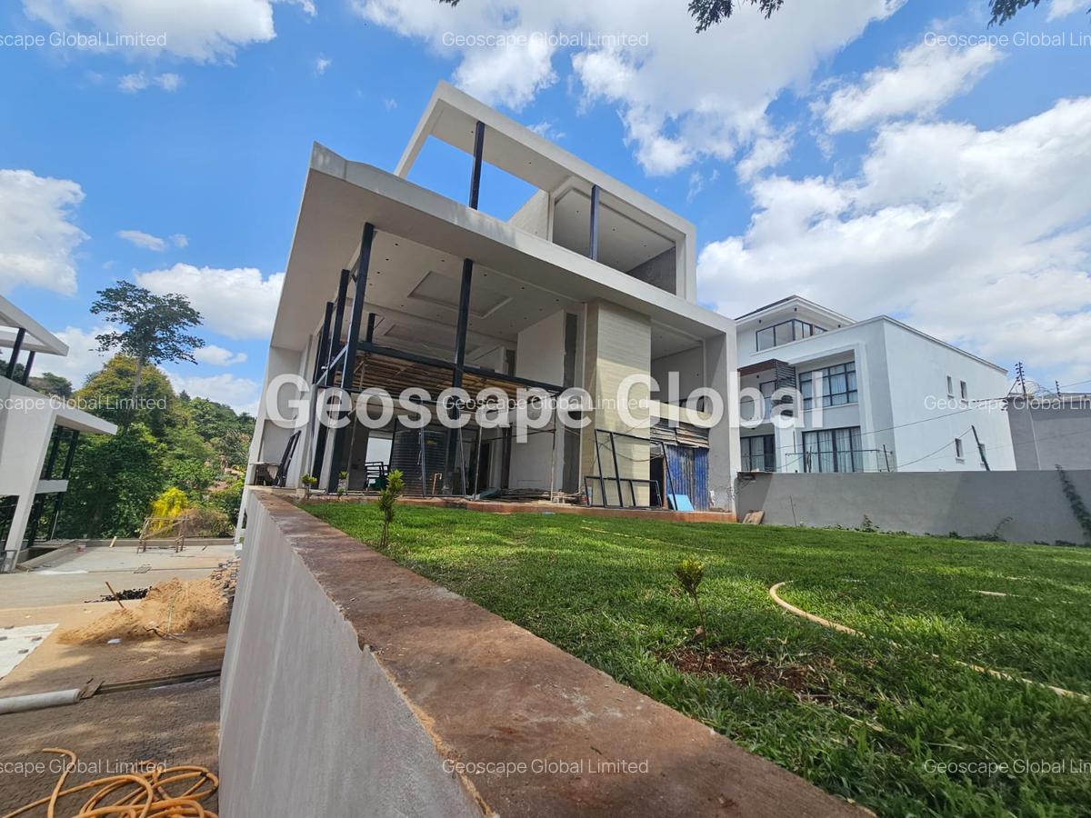 5 Bed Townhouse with En Suite in Lavington - 1