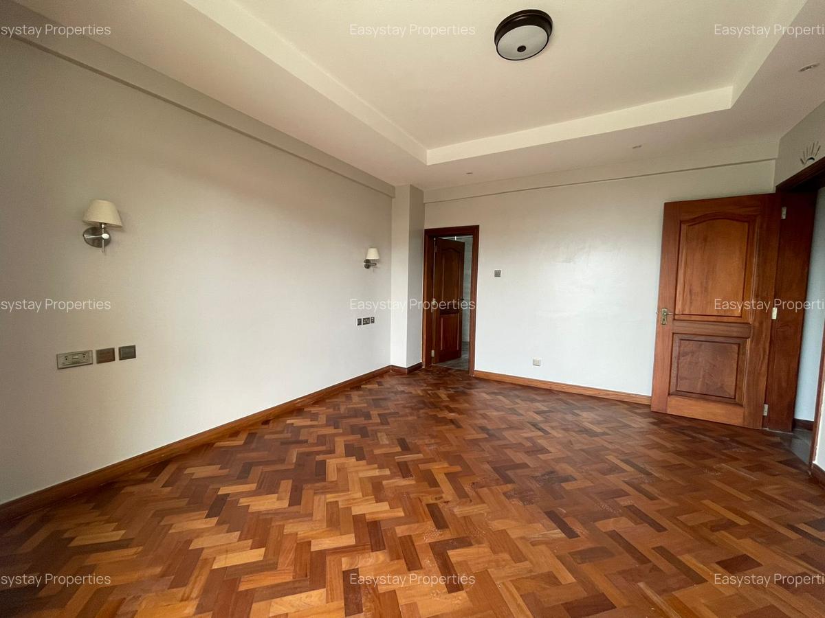 3 Bed Apartment with En Suite in Riverside - 5