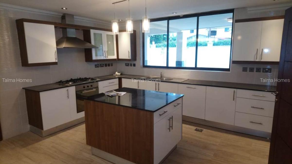 5 Bed Townhouse with En Suite at Lavington Green - 6