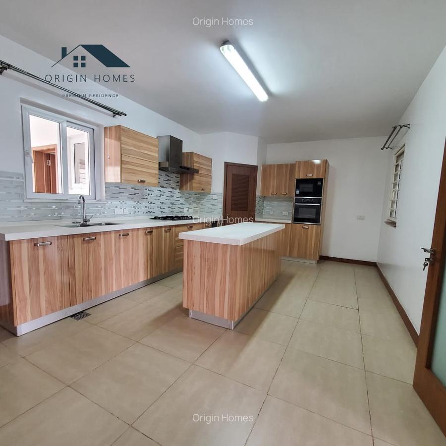 3 Bed Apartment with En Suite at Lavington - 6