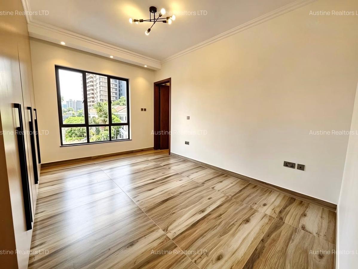 2 Bed Apartment with En Suite at Brookside - 4