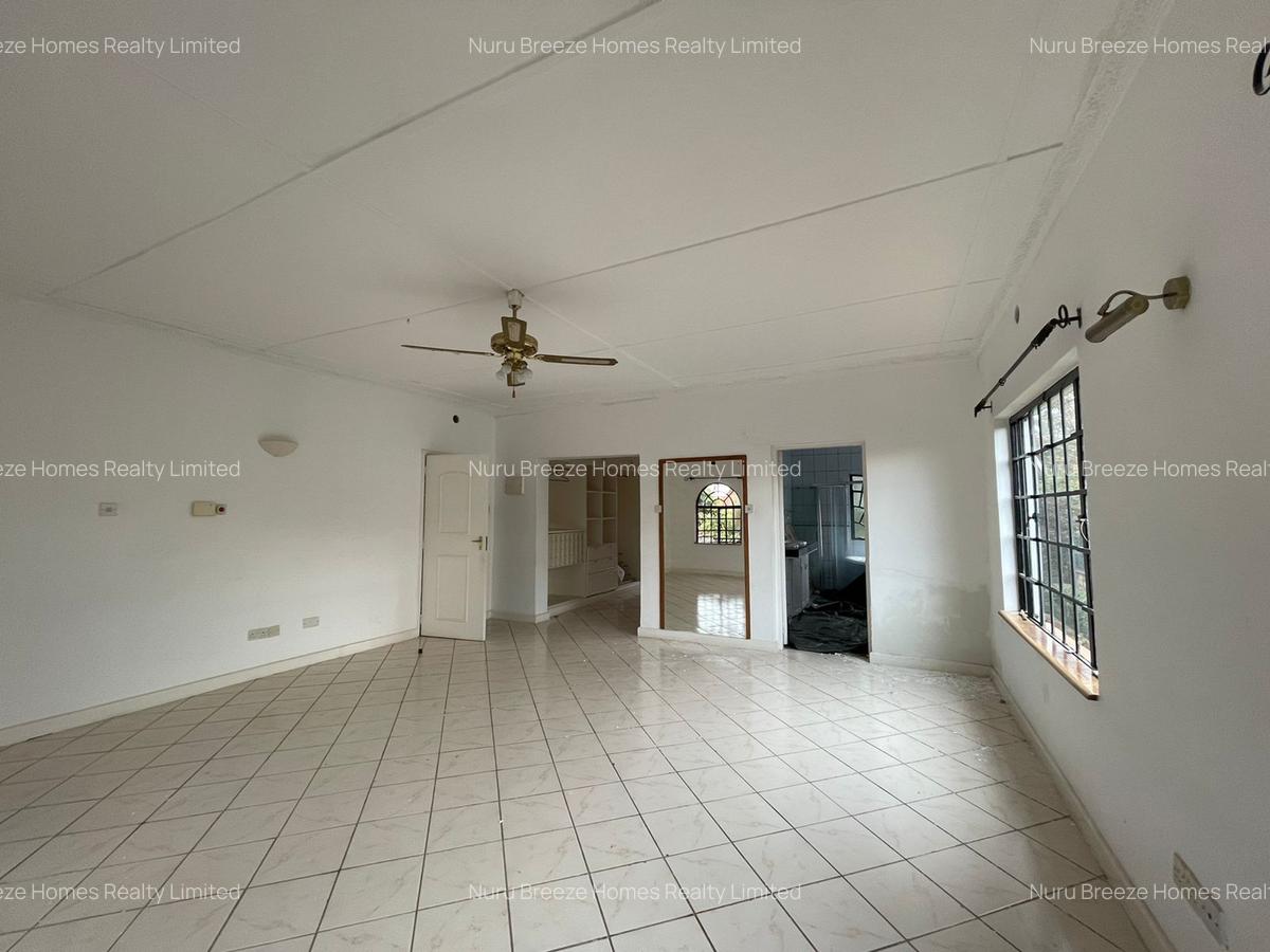 5 Bed House with En Suite in Runda - 20