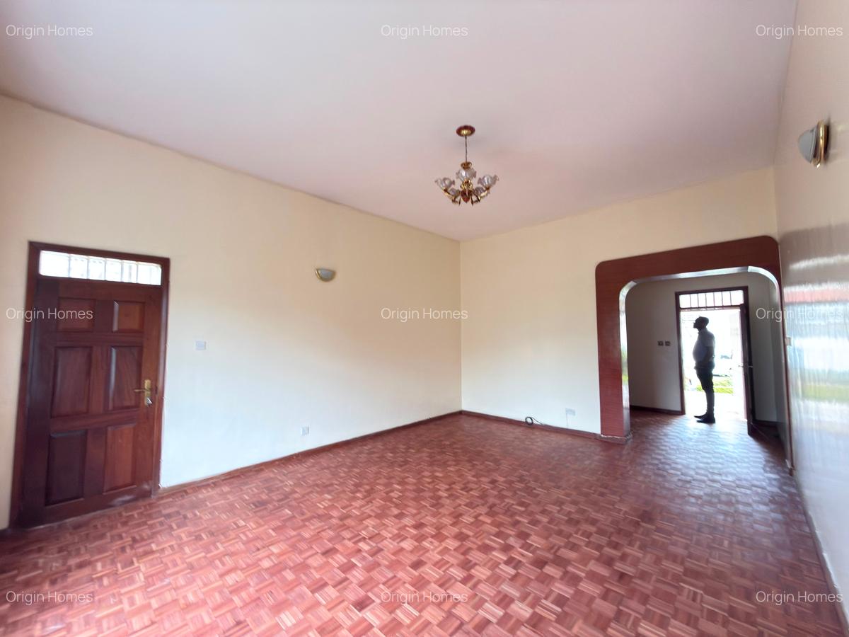 4 Bed Townhouse with En Suite at Lavington - 3