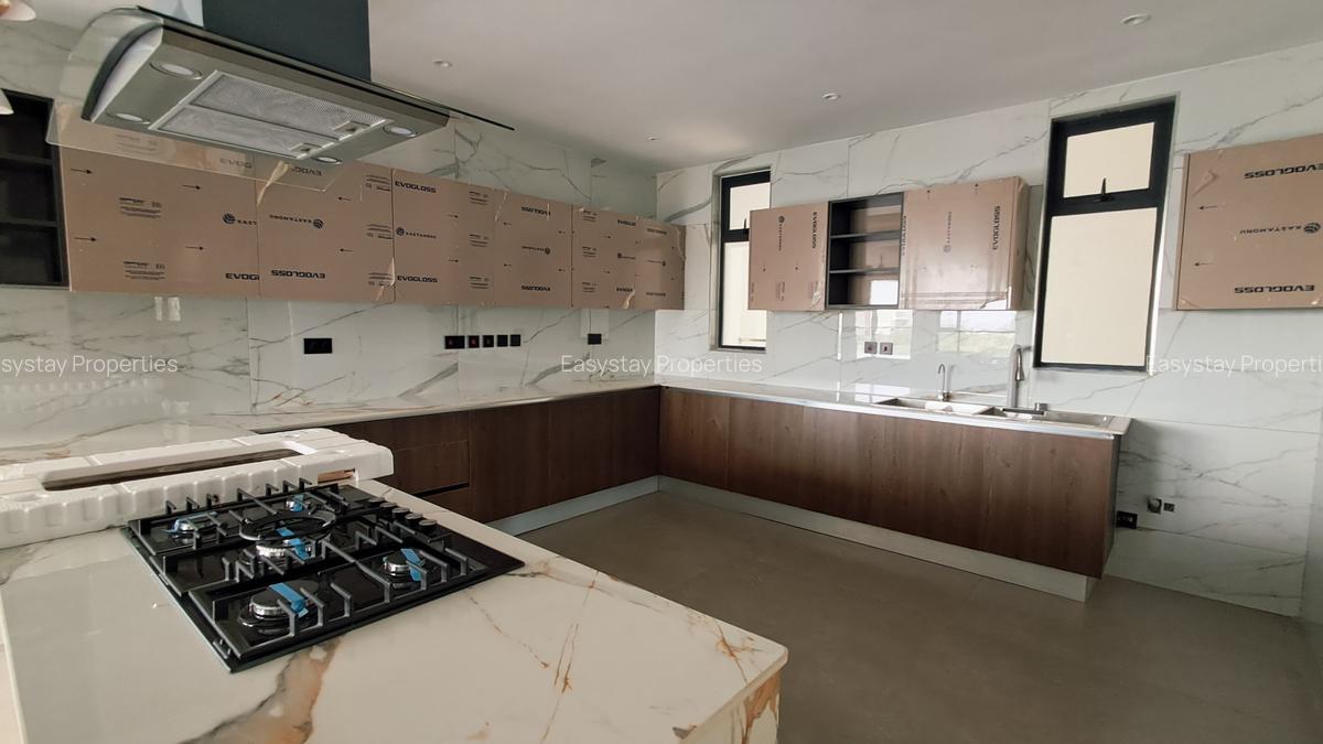 4 Bed Apartment with En Suite in Riverside - 3