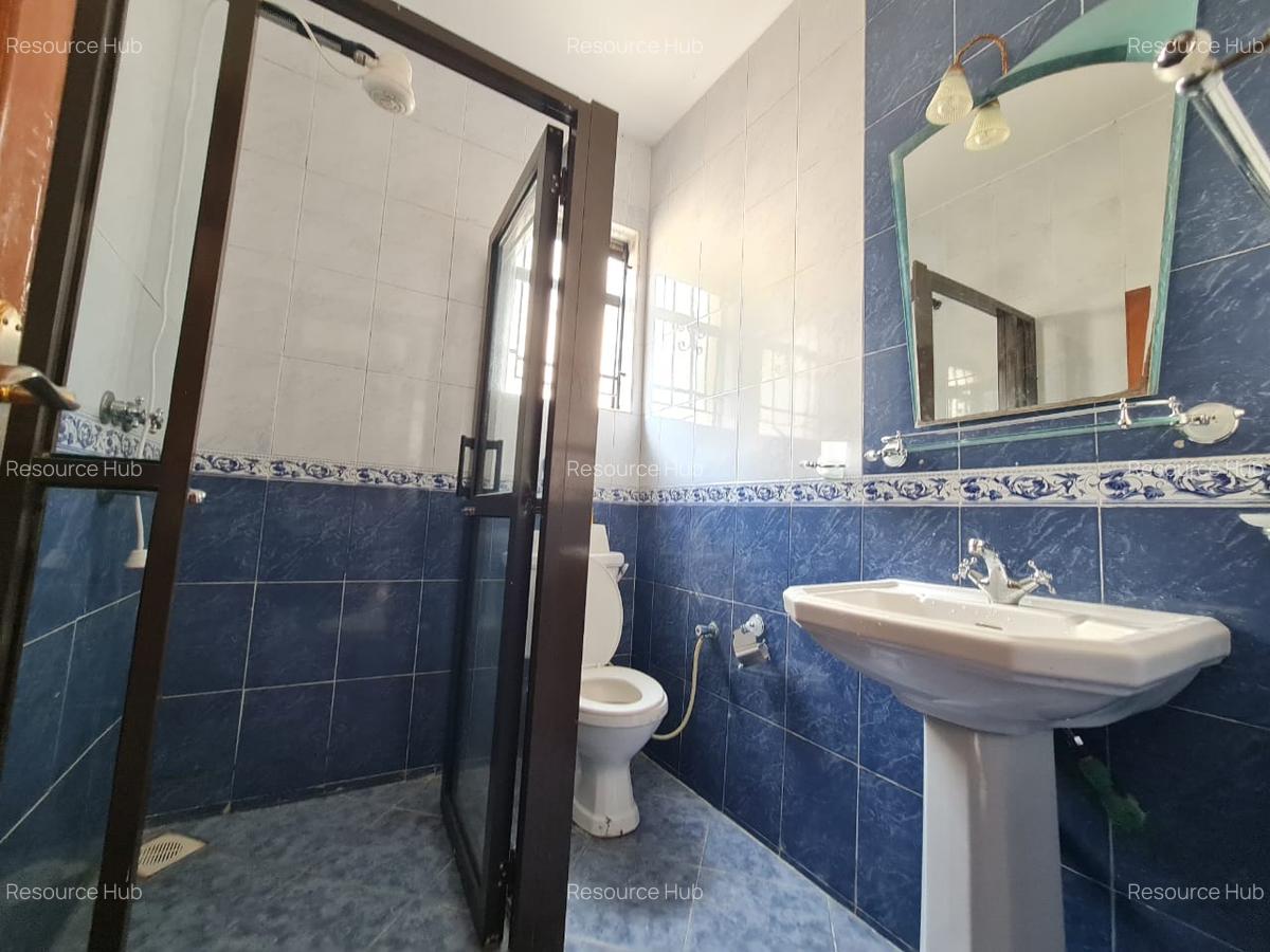 4 Bed Townhouse with En Suite at Off Brook House Drive - 18