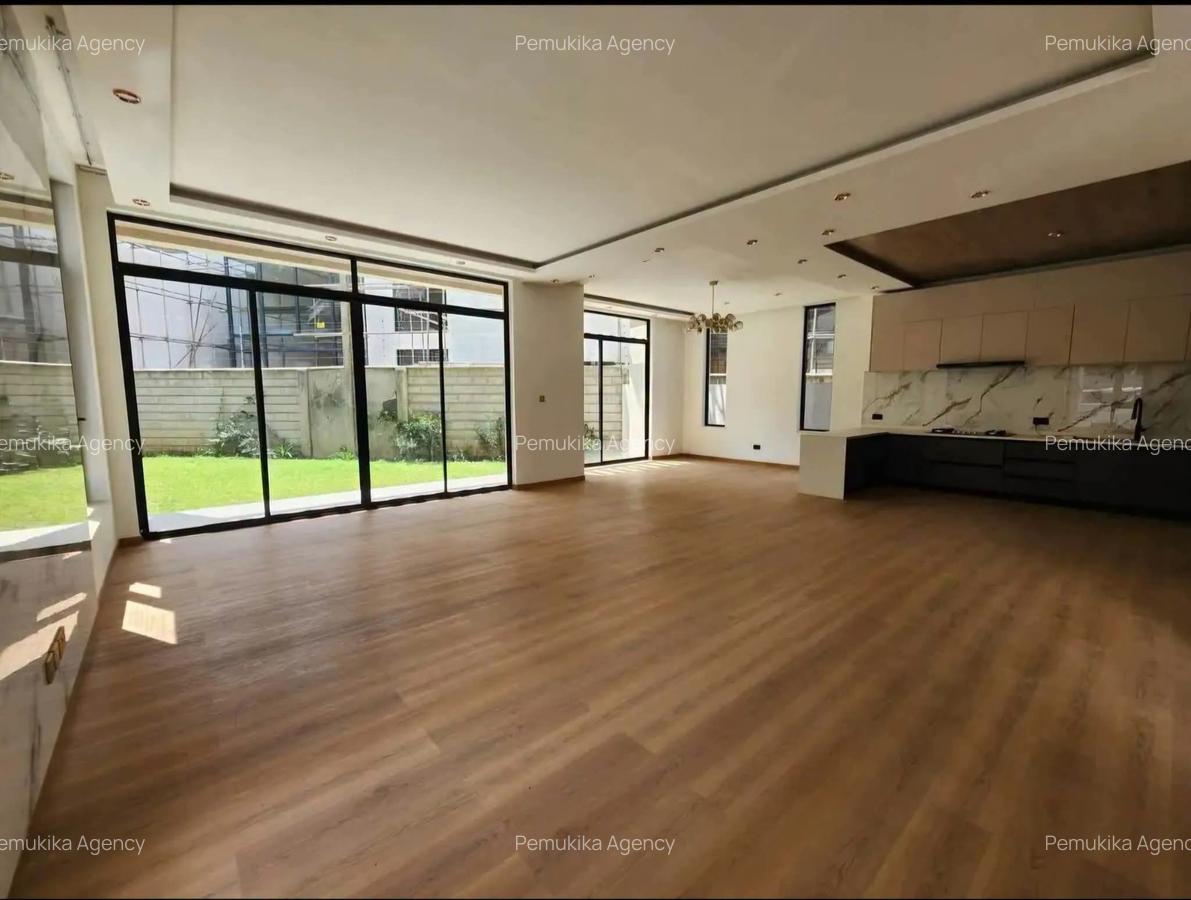 5 Bed Townhouse with En Suite in Lavington - 3