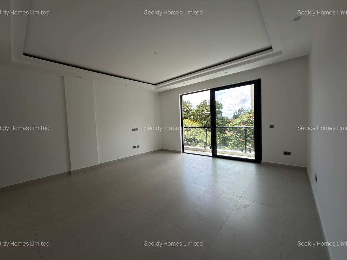 2 Bed Apartment with En Suite in Brookside - 2