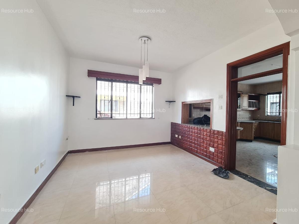 4 Bed Townhouse with En Suite at Off Brook House Drive - 9