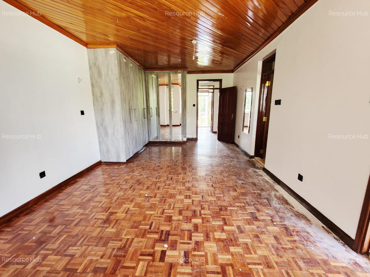 4 Bed Townhouse with En Suite at Lavington - 11