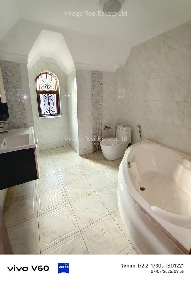 5 Bed Villa with En Suite in Lavington - 11