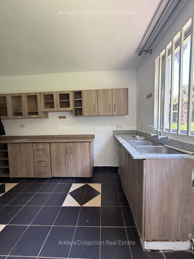 5 Bed House with En Suite in Nyari - 4