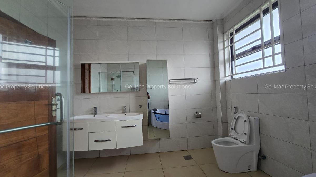 4 Bed House with En Suite in Runda - 16