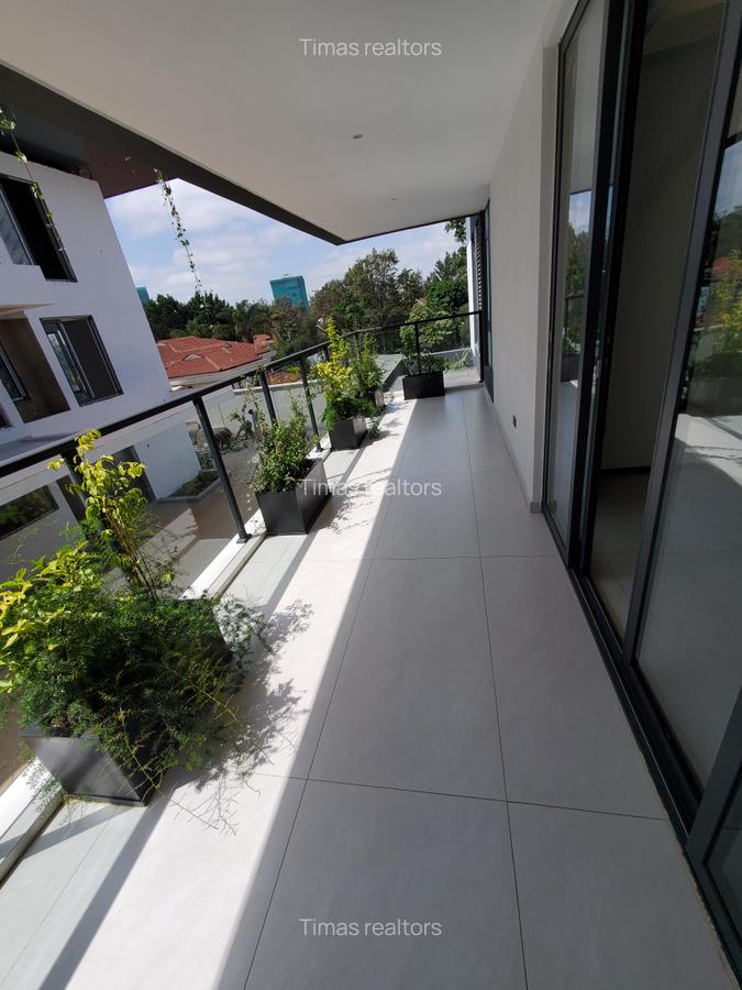 5 Bed Townhouse with En Suite at Lavington - 14