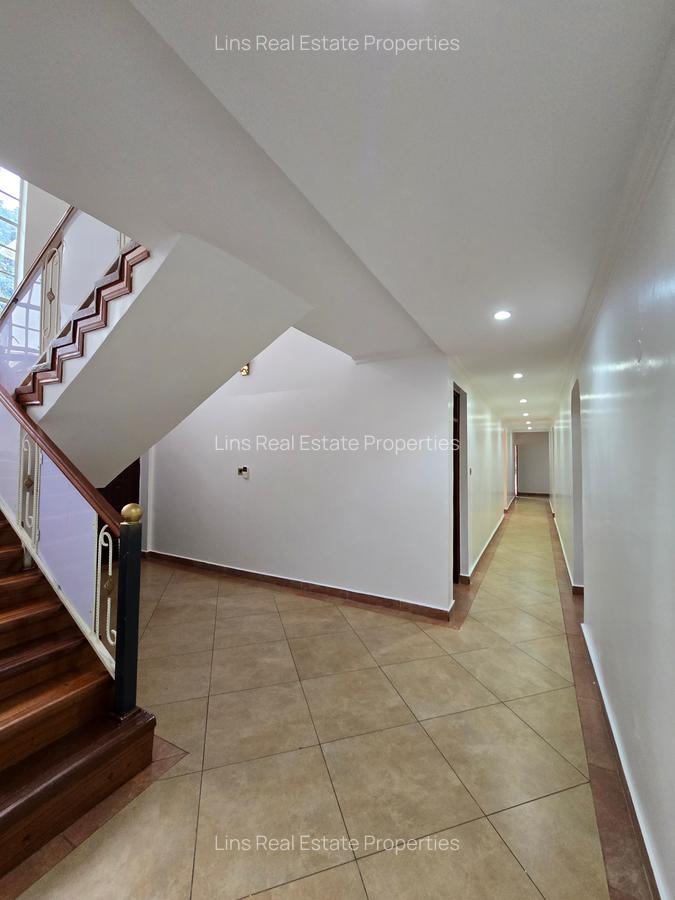 5 Bed House with En Suite in Runda - 12
