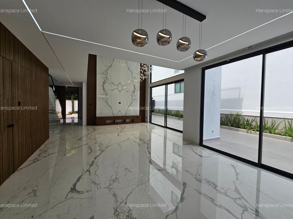 6 Bed Villa with En Suite in Lavington - 5