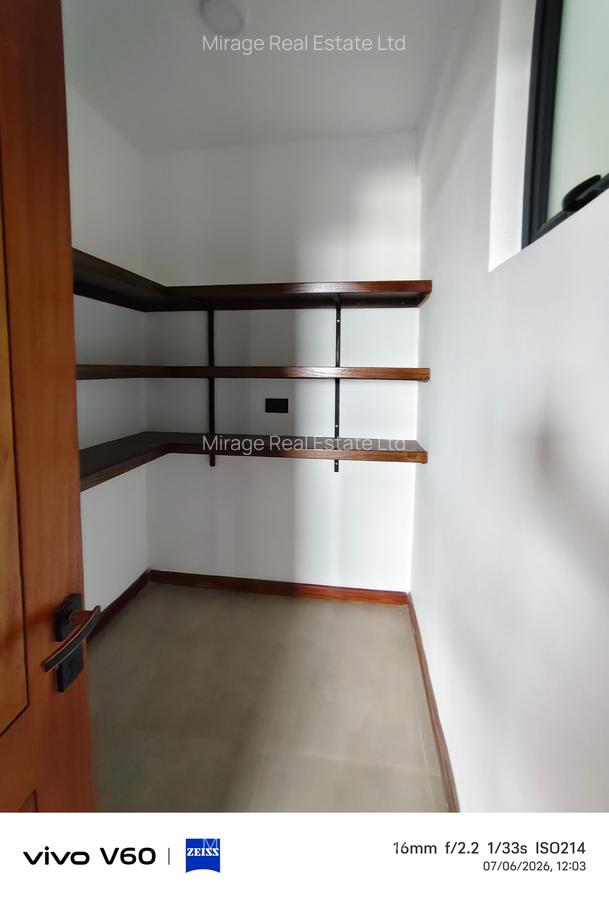 4 Bed Apartment with Swimming Pool in Riverside - 14