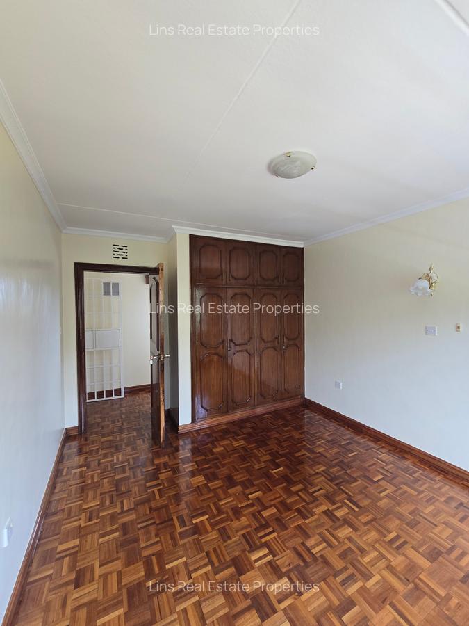 5 Bed House with En Suite in Runda - 10
