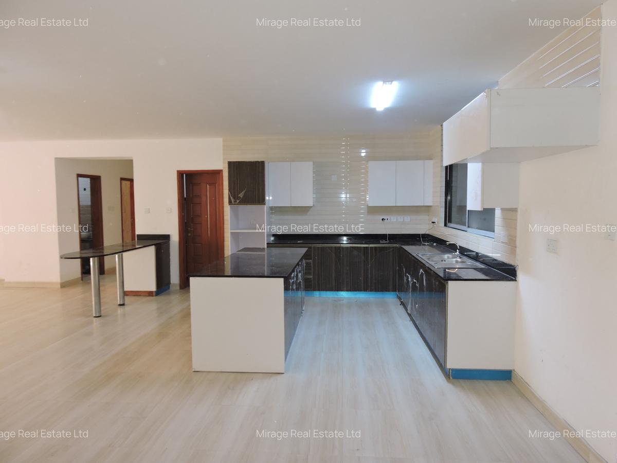 4 Bed Apartment with En Suite in Parklands - 8