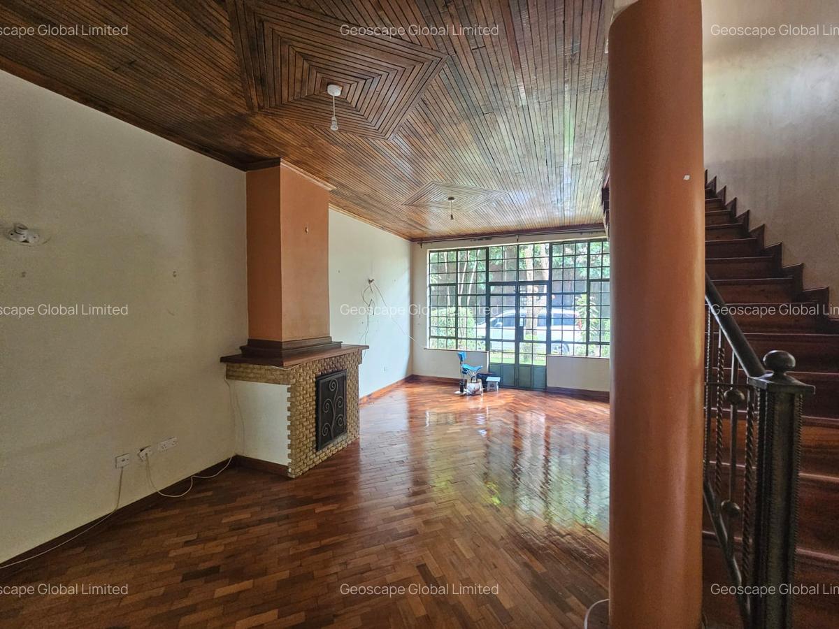4 Bed House with En Suite in Lavington - 7