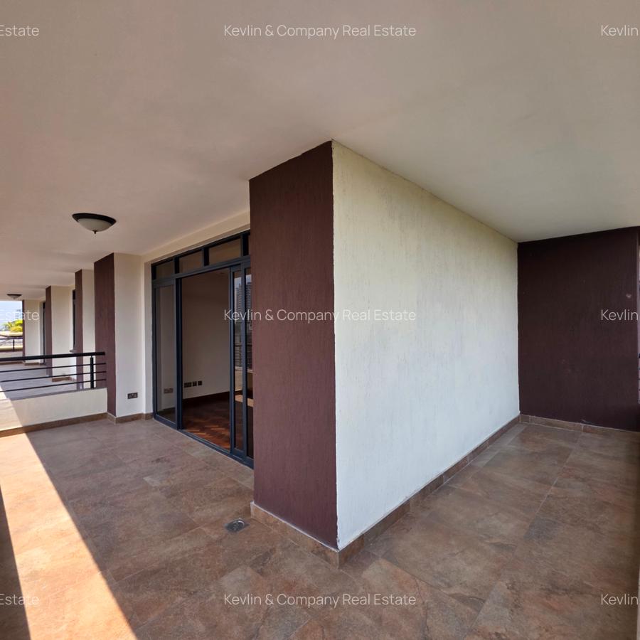 3 Bed Apartment with En Suite in Riverside - 16