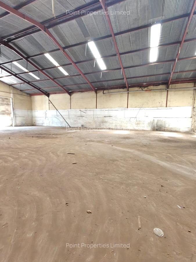 Warehouse with Parking in Industrial Area - 7