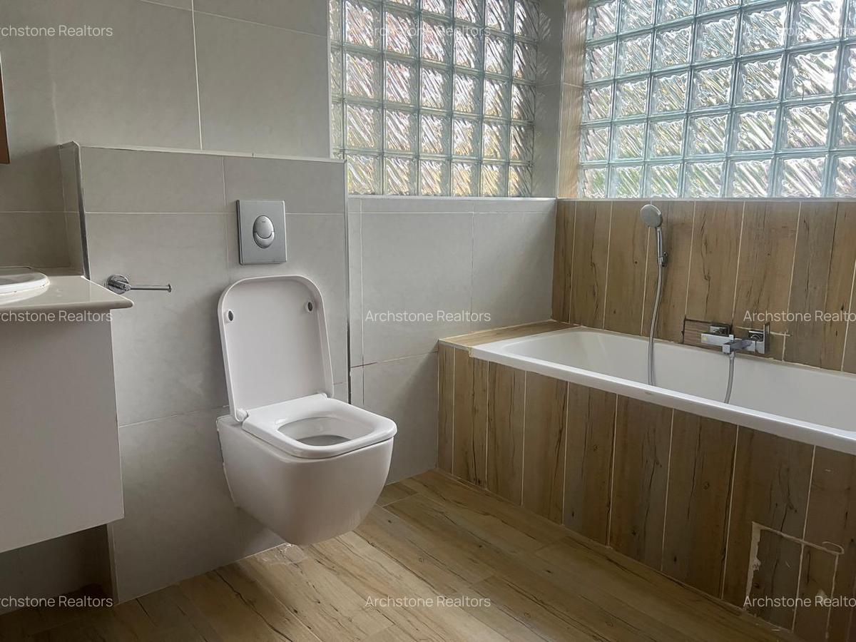 6 Bed House with En Suite in Runda - 10