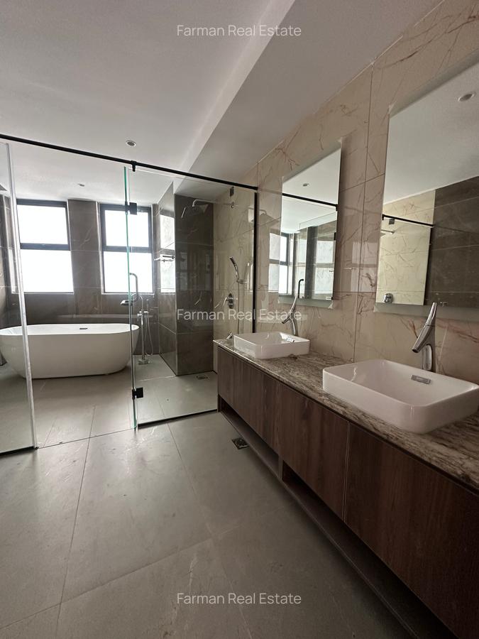 4 Bed Apartment with En Suite in Riverside - 10