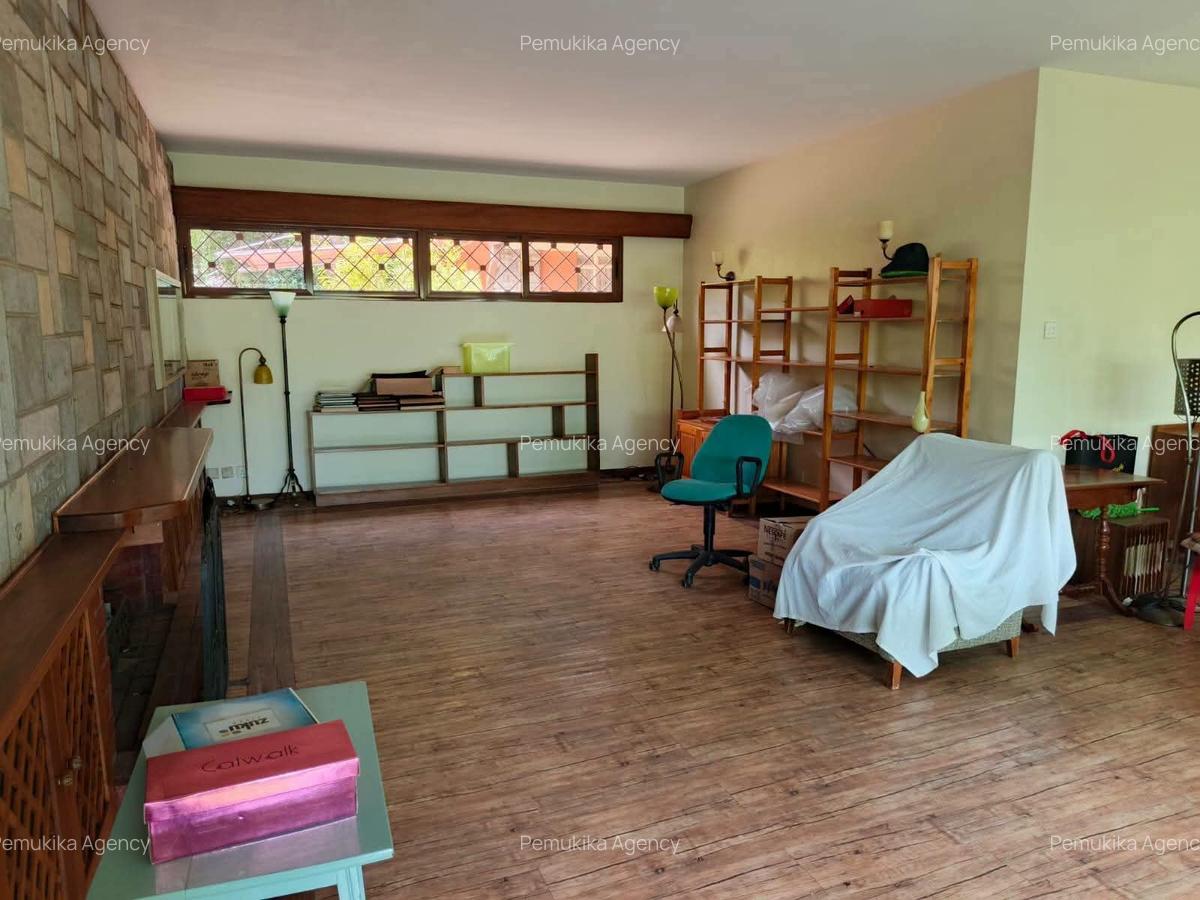 3 Bed House with En Suite in Lavington - 10